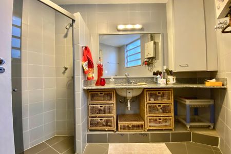 Apartamento para alugar com 400m², 4 quartos e 1 vaga Apartamento para alugar com 400m², 4 quartos e 1 vagaBanheiro social