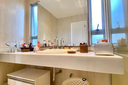 Apartamento para alugar com 400m², 4 quartos e 1 vaga Apartamento para alugar com 400m², 4 quartos e 1 vagaSuíte Banheiro