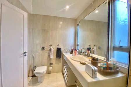 Apartamento para alugar com 400m², 4 quartos e 1 vaga Apartamento para alugar com 400m², 4 quartos e 1 vagaSuíte Banheiro