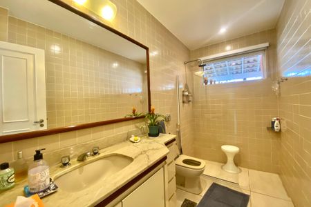 Apartamento para alugar com 400m², 4 quartos e 1 vaga Apartamento para alugar com 400m², 4 quartos e 1 vagaBanheiro social 2