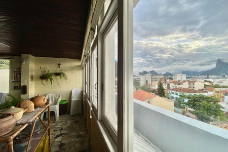 Apartamento para alugar com 400m², 4 quartos e 1 vaga Apartamento para alugar com 400m², 4 quartos e 1 vagaTerraço