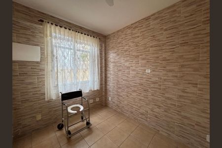 Casa à venda com 160m², 4 quartos e 6 vagasQuarto de Serviço