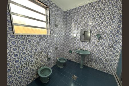 Casa à venda com 160m², 4 quartos e 6 vagasBanheiro 1