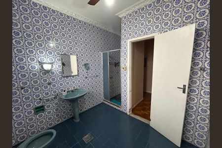 Casa à venda com 160m², 4 quartos e 6 vagasBanheiro 1