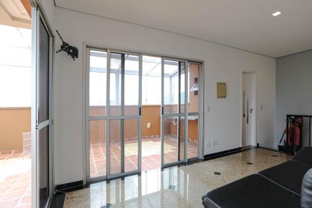 Apartamento para alugar com 220m², 4 quartos e 2 vagasLiving