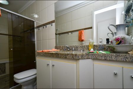 Apartamento à venda com 205m², 3 quartos e 2 vagasBanheiro suite