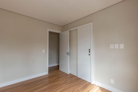 Apartamento à venda com 135m², 4 quartos e 3 vagas Apartamento à venda com 135m², 4 quartos e 3 vagasSuíte