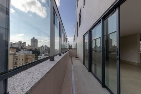 Apartamento à venda com 214m², 4 quartos e 3 vagas Apartamento à venda com 214m², 4 quartos e 3 vagasTerraço