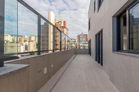 Apartamento à venda com 214m², 4 quartos e 3 vagas Apartamento à venda com 214m², 4 quartos e 3 vagasTerraço