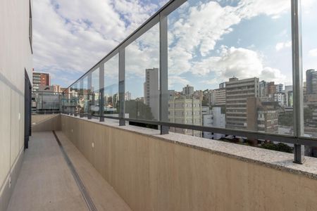 Apartamento à venda com 214m², 4 quartos e 3 vagas Apartamento à venda com 214m², 4 quartos e 3 vagasTerraço