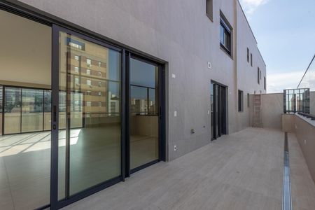 Apartamento à venda com 214m², 4 quartos e 3 vagas Apartamento à venda com 214m², 4 quartos e 3 vagasTerraço