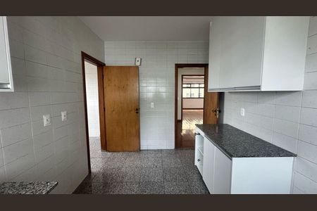 Apartamento à venda com 180m², 3 quartos e 4 vagasCozinha 