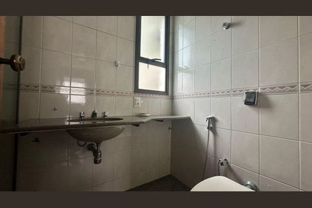 Apartamento à venda com 180m², 3 quartos e 4 vagasBanheiro Social