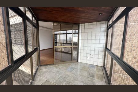 Apartamento à venda com 180m², 3 quartos e 4 vagasVaranda Sala