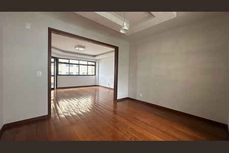 Apartamento à venda com 180m², 3 quartos e 4 vagasSala