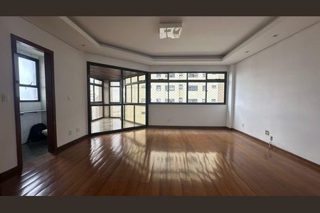 Apartamento à venda com 180m², 3 quartos e 4 vagasSala
