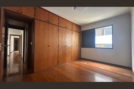 Apartamento à venda com 180m², 3 quartos e 4 vagasQuarto 3