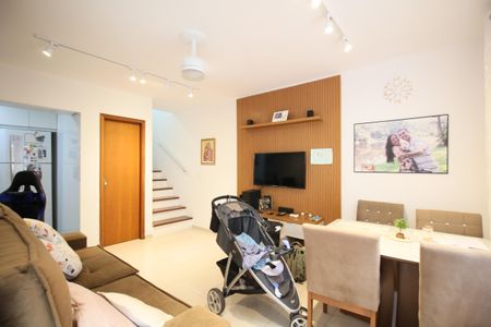 Casa de condomínio à venda com 84m², 2 quartos e 2 vagasSala