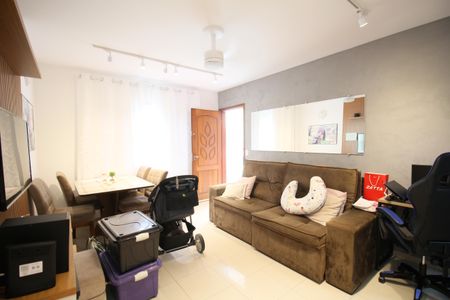 Casa de condomínio à venda com 84m², 2 quartos e 2 vagasSala