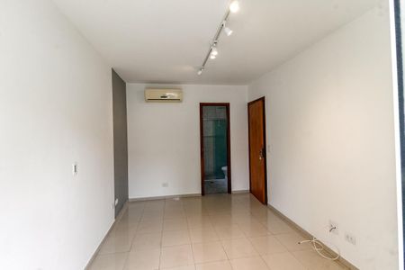 Casa de condomínio para alugar com 84m², 2 quartos e 2 vagas Casa de condomínio para alugar com 84m², 2 quartos e 2 vagasSuíte