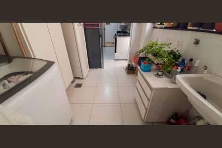 Apartamento à venda com 110m², 3 quartos e 1 vagaÁrea de Serviço