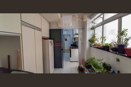 Apartamento à venda com 110m², 3 quartos e 1 vagaÁrea de Serviço