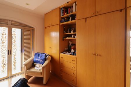 Casa à venda com 233m², 5 quartos e 2 vagas Casa à venda com 233m², 5 quartos e 2 vagasCloset