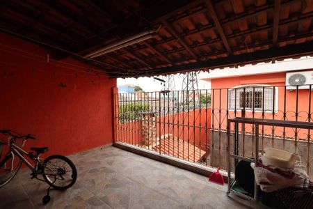 Casa à venda com 233m², 5 quartos e 2 vagas Casa à venda com 233m², 5 quartos e 2 vagasÁrea de Serviço