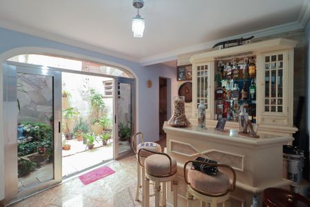 Casa à venda com 233m², 5 quartos e 2 vagas Casa à venda com 233m², 5 quartos e 2 vagasSala