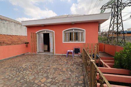 Casa à venda com 233m², 5 quartos e 2 vagas Casa à venda com 233m², 5 quartos e 2 vagasVaranda