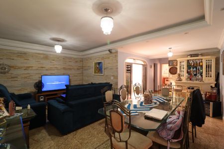 Casa à venda com 233m², 5 quartos e 2 vagas Casa à venda com 233m², 5 quartos e 2 vagasSala