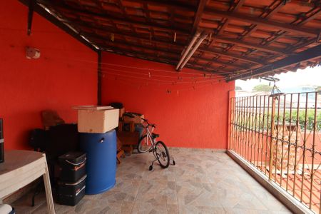 Casa à venda com 233m², 5 quartos e 2 vagas Casa à venda com 233m², 5 quartos e 2 vagasÁrea de Serviço