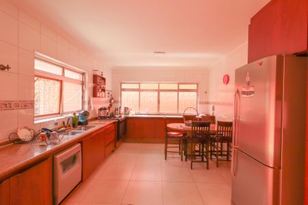 Casa à venda com 233m², 5 quartos e 2 vagas Casa à venda com 233m², 5 quartos e 2 vagasCozinha