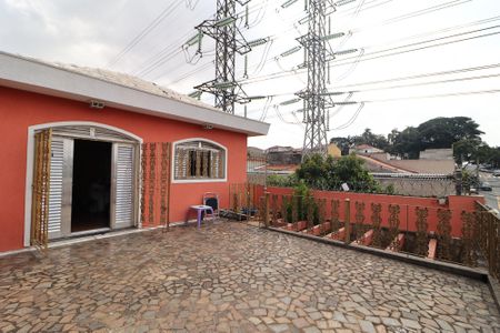 Casa à venda com 233m², 5 quartos e 2 vagas Casa à venda com 233m², 5 quartos e 2 vagasVaranda