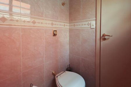 Casa à venda com 233m², 5 quartos e 2 vagas Casa à venda com 233m², 5 quartos e 2 vagasLavabo