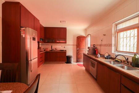 Casa à venda com 233m², 5 quartos e 2 vagas Casa à venda com 233m², 5 quartos e 2 vagasCozinha