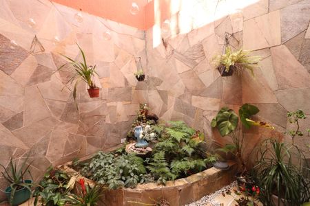 Casa à venda com 233m², 5 quartos e 2 vagas Casa à venda com 233m², 5 quartos e 2 vagasVaranda