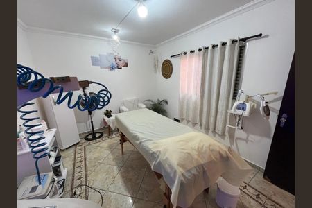 Casa à venda com 233m², 5 quartos e 2 vagas Casa à venda com 233m², 5 quartos e 2 vagasEdícula