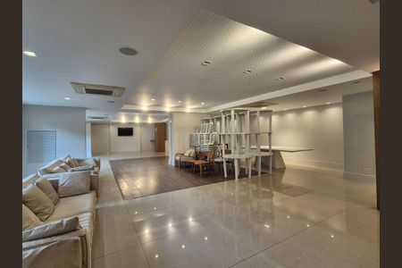 Apartamento à venda com 225m², 4 quartos e 3 vagas Apartamento à venda com 225m², 4 quartos e 3 vagasÁrea comum