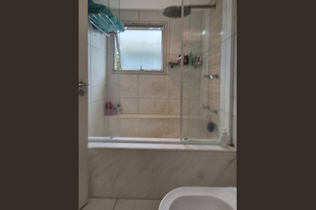 Apartamento à venda com 225m², 4 quartos e 3 vagas Apartamento à venda com 225m², 4 quartos e 3 vagasBanheiro da Suíte 2