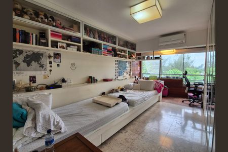 Apartamento à venda com 225m², 4 quartos e 3 vagas Apartamento à venda com 225m², 4 quartos e 3 vagasSuite 1