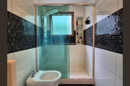 Apartamento à venda com 225m², 4 quartos e 3 vagas Apartamento à venda com 225m², 4 quartos e 3 vagasBanheiro social