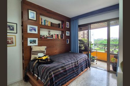 Apartamento à venda com 225m², 4 quartos e 3 vagas Apartamento à venda com 225m², 4 quartos e 3 vagasQuarto 2