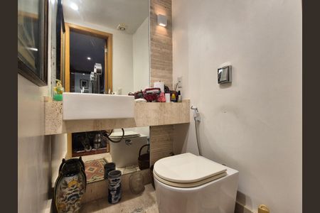 Apartamento à venda com 225m², 4 quartos e 3 vagas Apartamento à venda com 225m², 4 quartos e 3 vagasLavabo