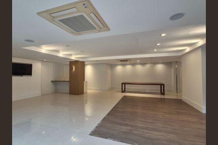 Apartamento à venda com 225m², 4 quartos e 3 vagas Apartamento à venda com 225m², 4 quartos e 3 vagasÁrea comum