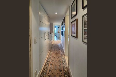 Apartamento à venda com 225m², 4 quartos e 3 vagas Apartamento à venda com 225m², 4 quartos e 3 vagasCorredor