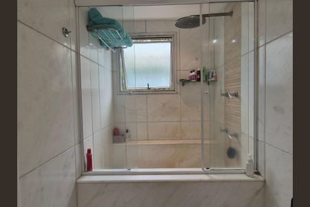 Apartamento à venda com 225m², 4 quartos e 3 vagas Apartamento à venda com 225m², 4 quartos e 3 vagasBanheiro da Suíte 2