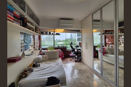 Apartamento à venda com 225m², 4 quartos e 3 vagas Apartamento à venda com 225m², 4 quartos e 3 vagasSuite 1