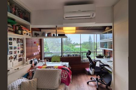 Apartamento à venda com 225m², 4 quartos e 3 vagas Apartamento à venda com 225m², 4 quartos e 3 vagasSuite 1