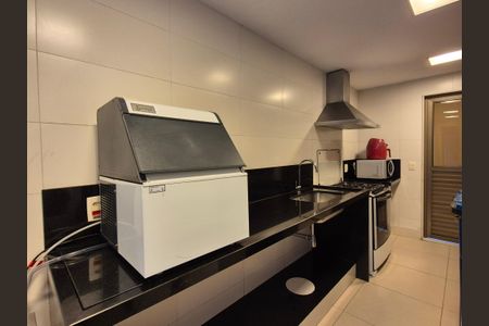 Apartamento à venda com 225m², 4 quartos e 3 vagas Apartamento à venda com 225m², 4 quartos e 3 vagasÁrea comum